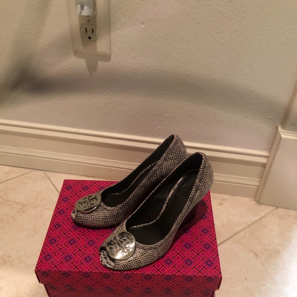 Shoes - Picture 4 of 6